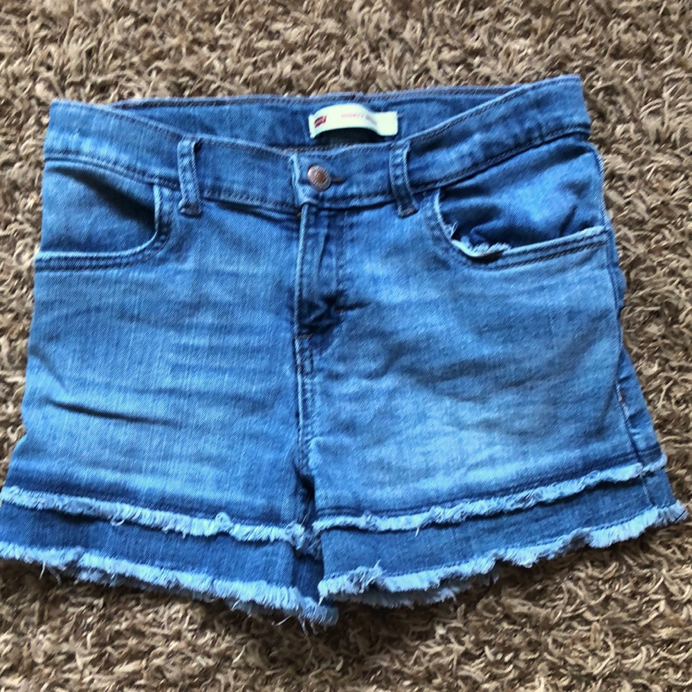 Levi’s shorty shorts, jean shorts